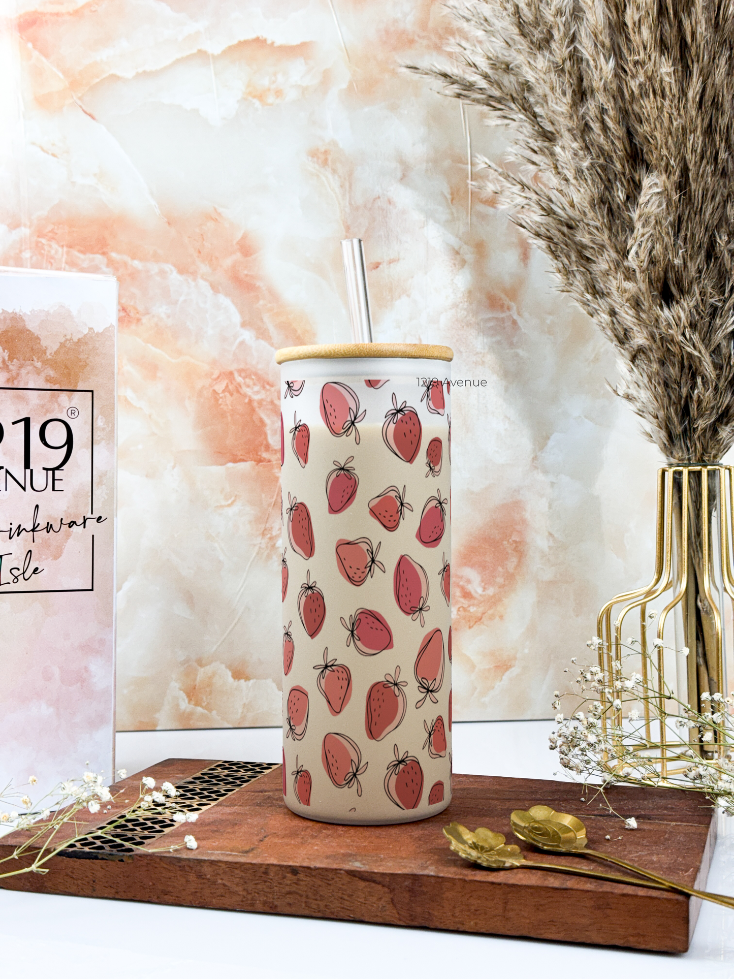 Frosted Grande Sipper 650ml| Fraise Charm Print| 20oz Tall Tumbler with Straw and Lid