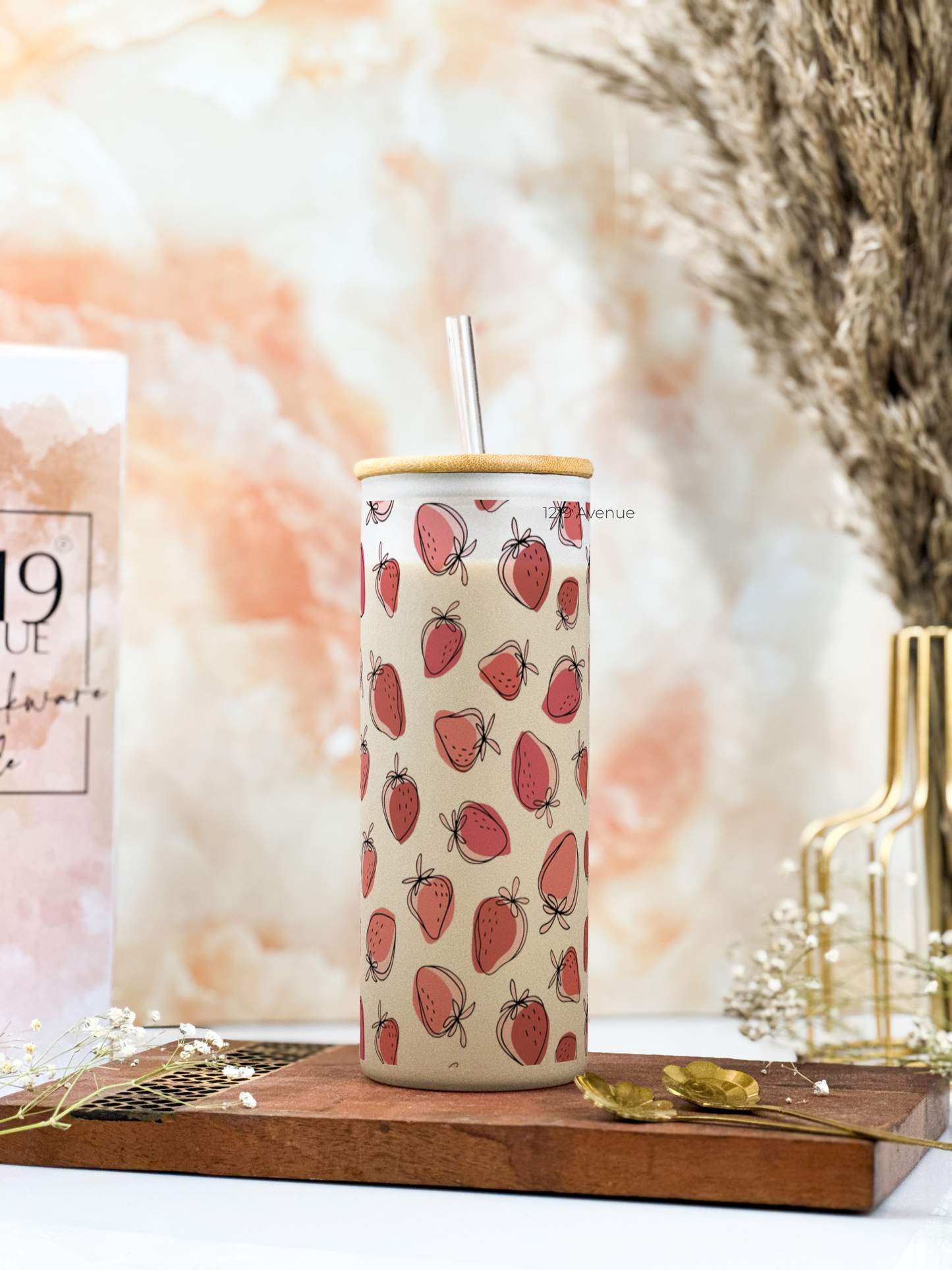 Frosted Grande Sipper 650ml| Fraise Charm Print| 20oz Tall Tumbler with Straw and Lid