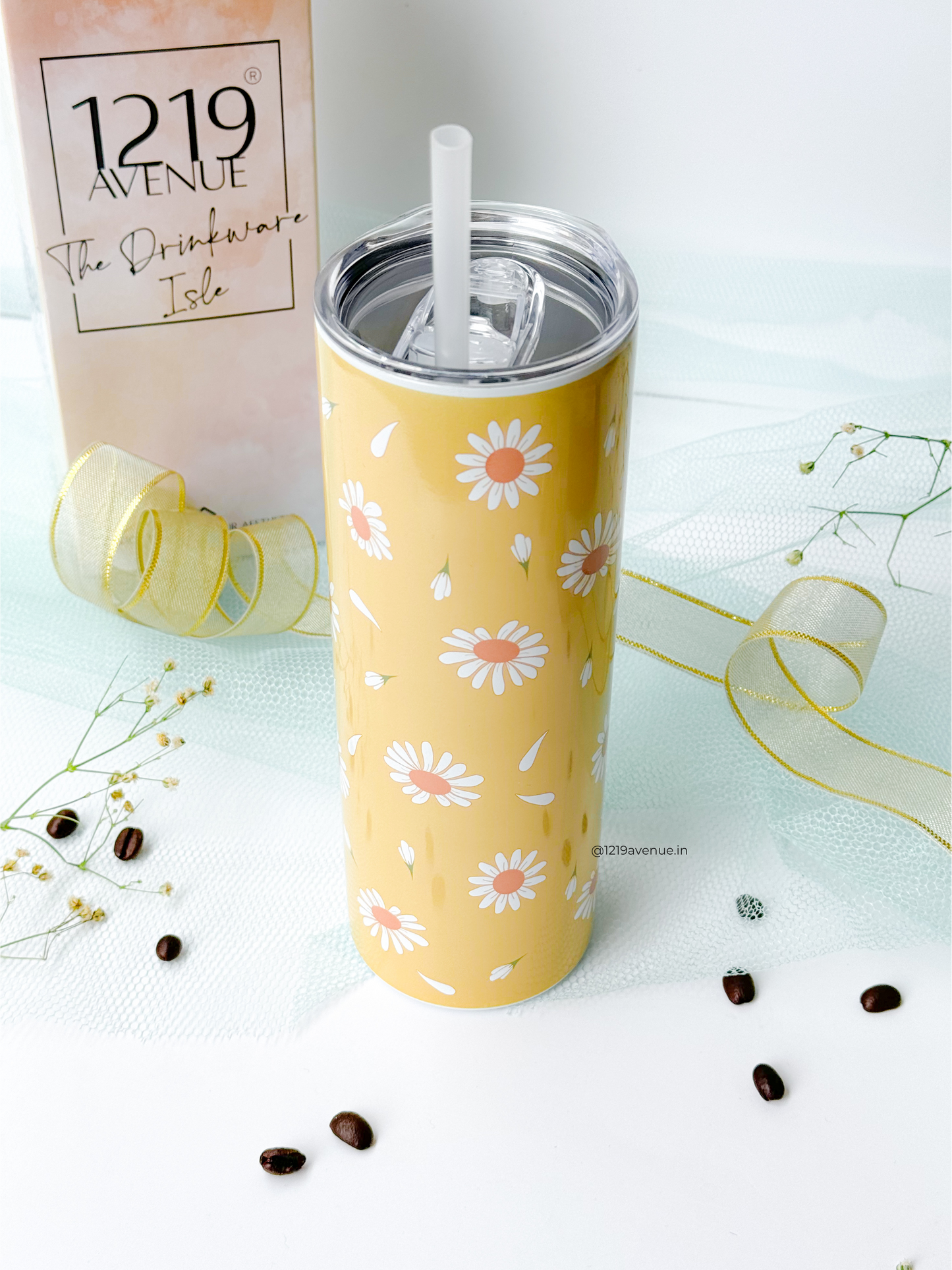 Colossal Tumbler 700ml with Silicon Straw | Meadow of Daisy Print| Double Walled Insulated Tumbler 7-8 hrs