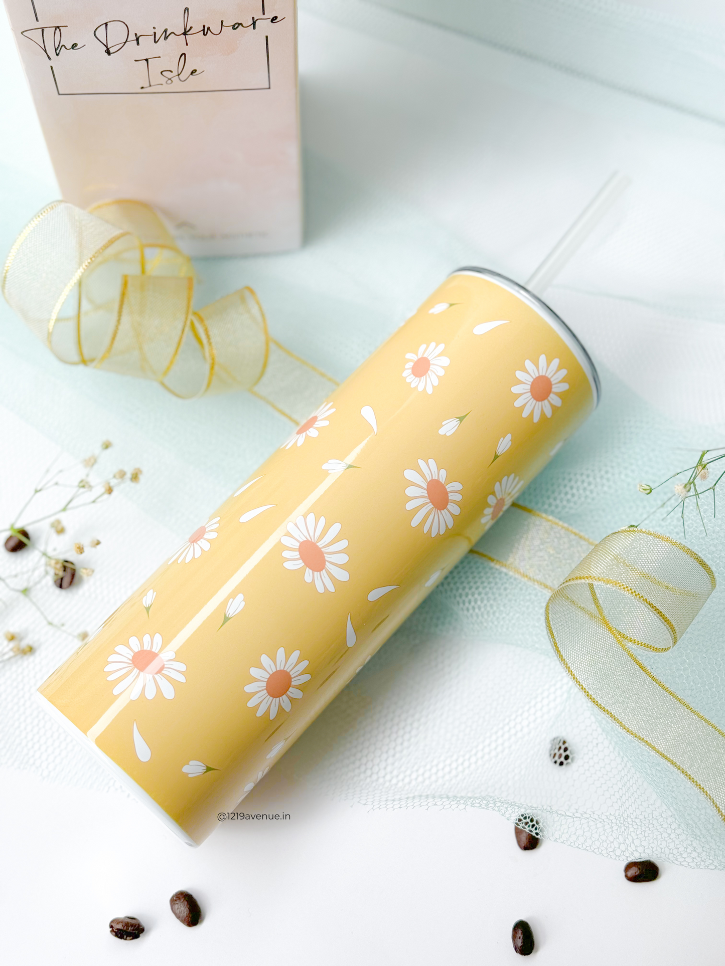Colossal Tumbler 700ml with Silicon Straw | Meadow of Daisy Print| Double Walled Insulated Tumbler 7-8 hrs