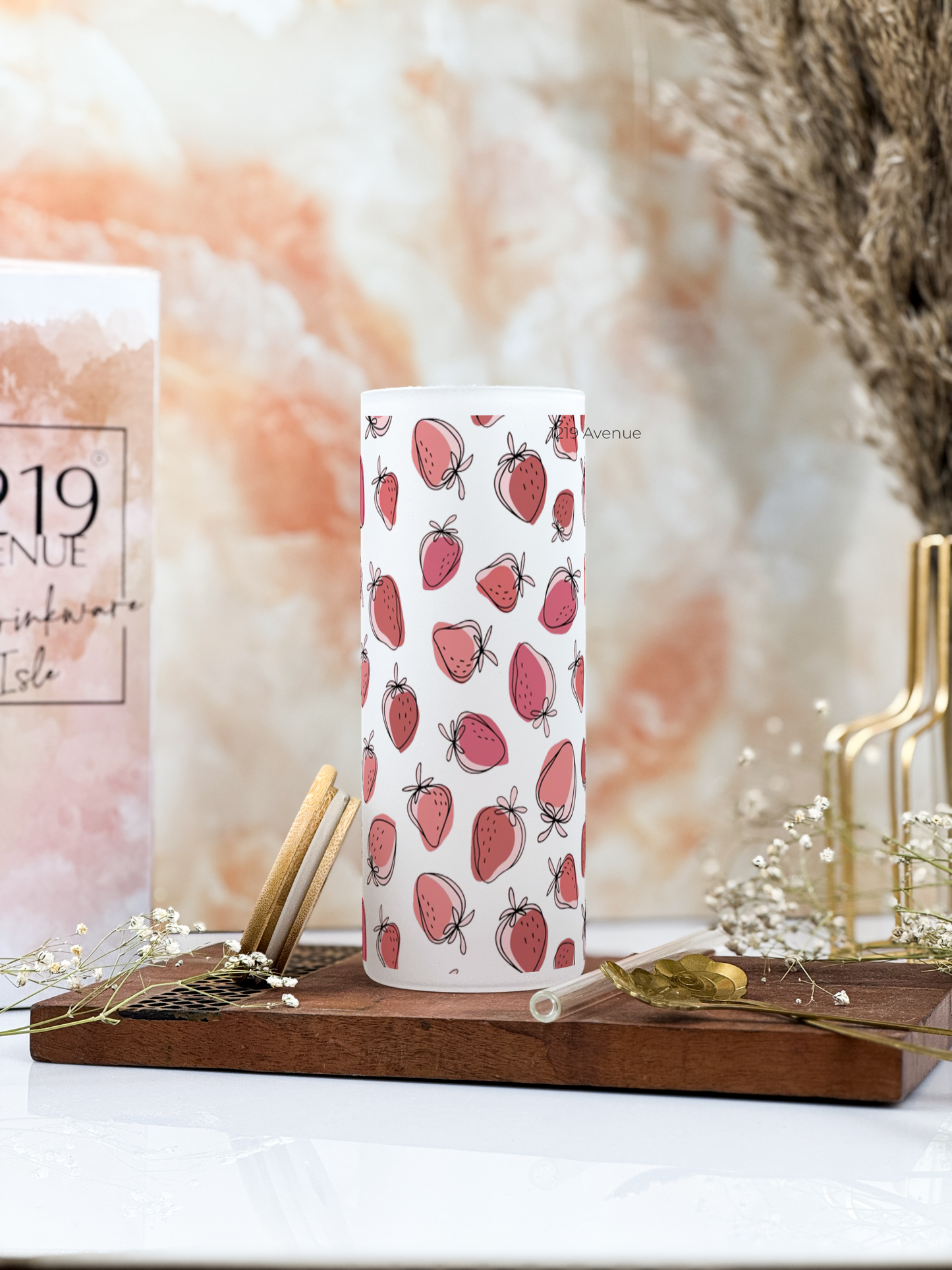 Frosted Grande Sipper 650ml| Fraise Charm Print| 20oz Tall Tumbler with Straw and Lid