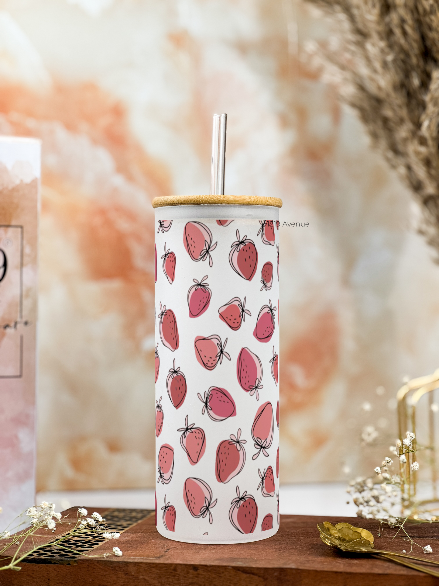 Frosted Grande Sipper 650ml| Fraise Charm Print| 20oz Tall Tumbler with Straw and Lid