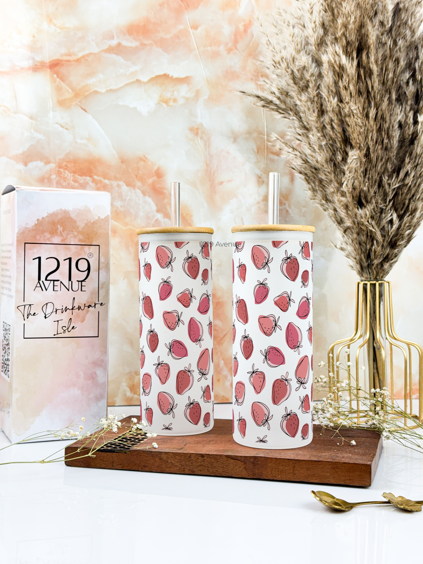Frosted Grande Sipper 650ml| Fraise Charm Print| 20oz Tall Tumbler with Straw and Lid