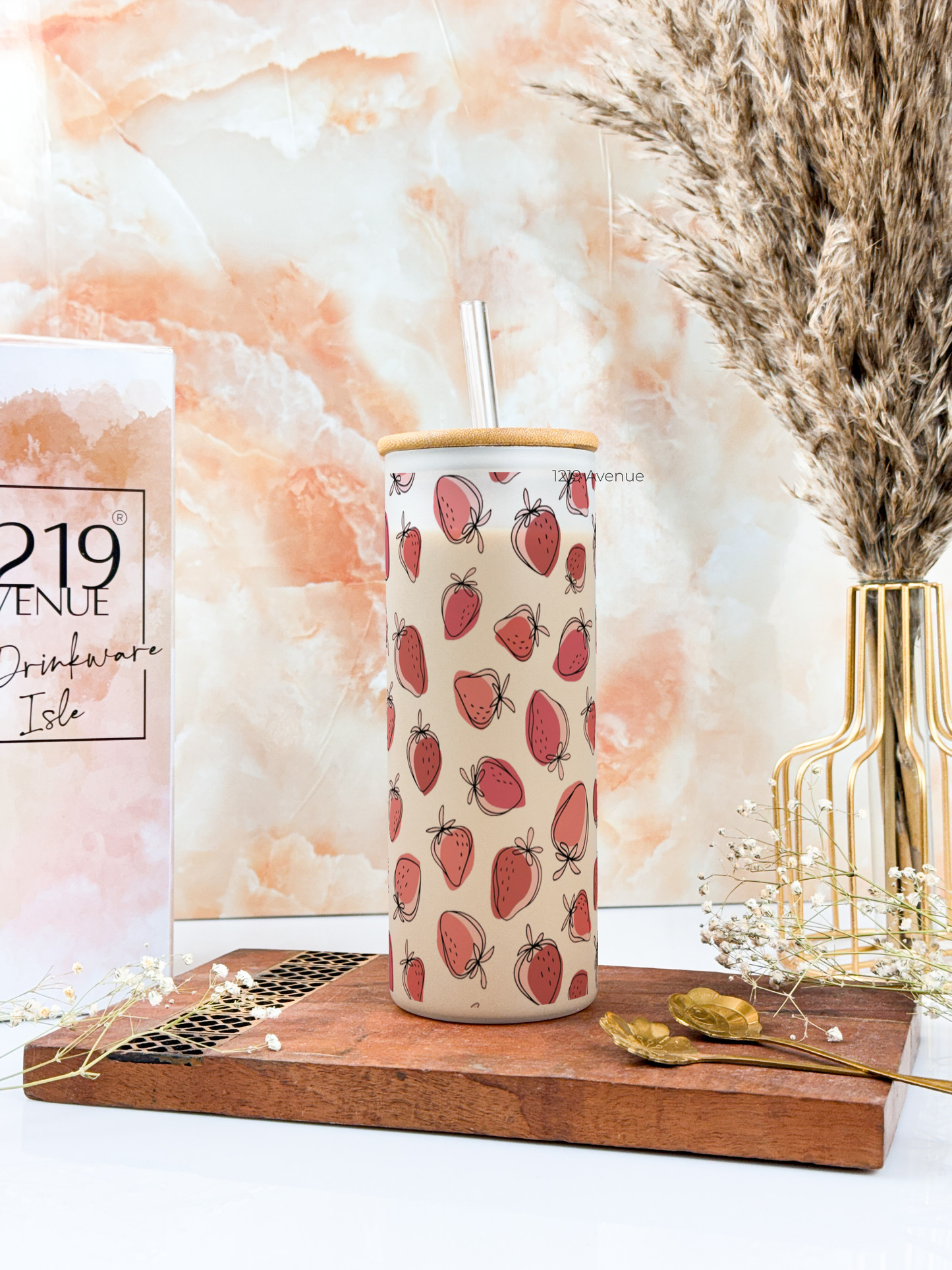 Frosted Grande Sipper 650ml| Fraise Charm Print| 20oz Tall Tumbler with Straw and Lid