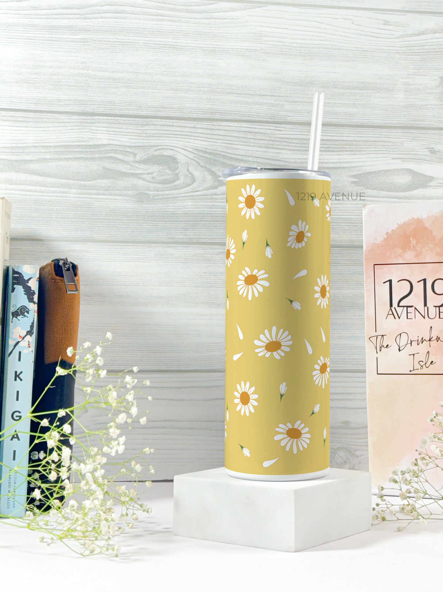 Colossal Tumbler 700ml with Silicon Straw | Meadow of Daisy Print| Double Walled Insulated Tumbler 7-8 hrs