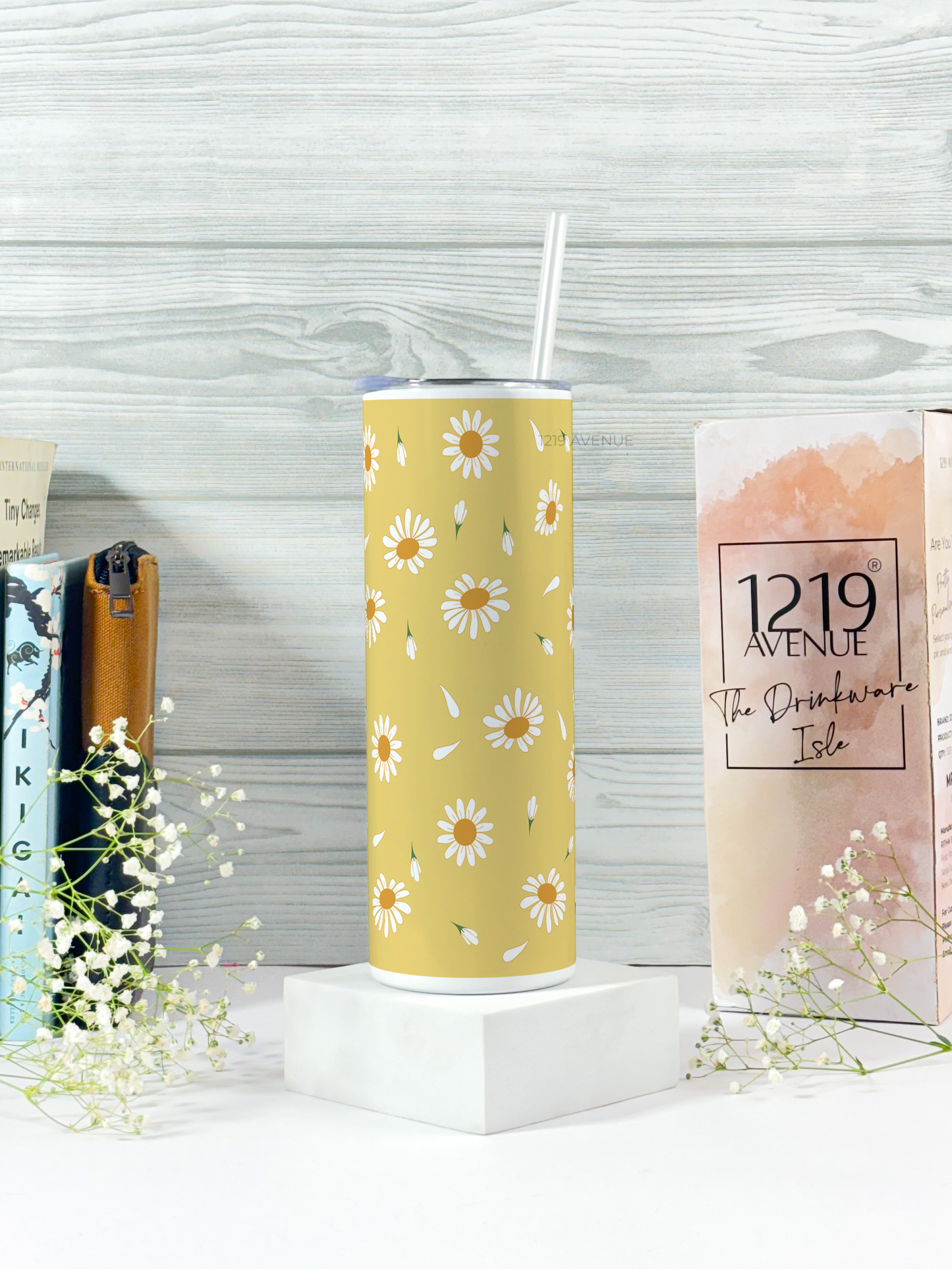 Colossal Tumbler 700ml with Silicon Straw | Meadow of Daisy Print| Double Walled Insulated Tumbler 7-8 hrs