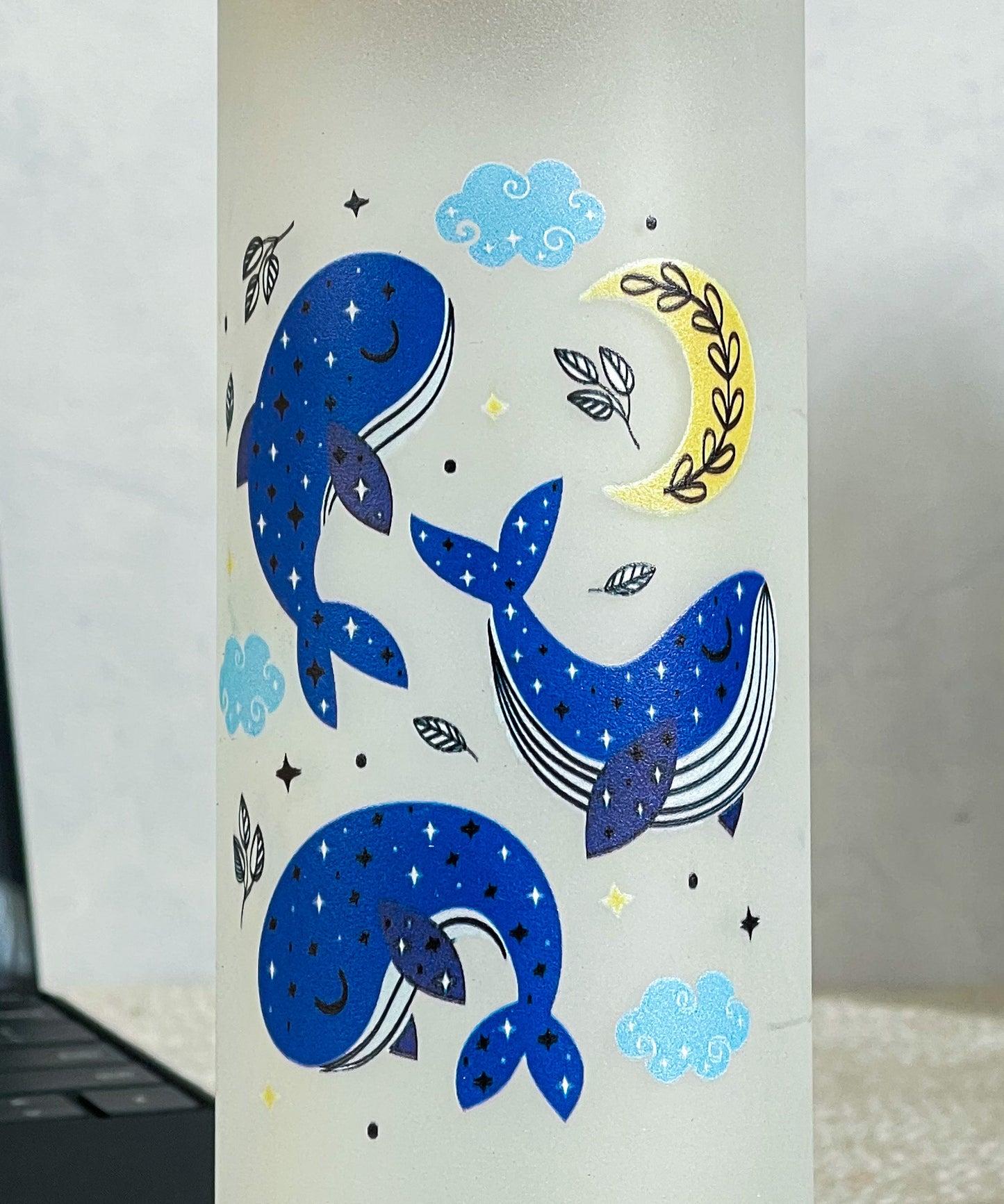 Frosted Grande Sipper 650ml| Over Whaleming Print| 20oz Tall Tumbler with lid and straw