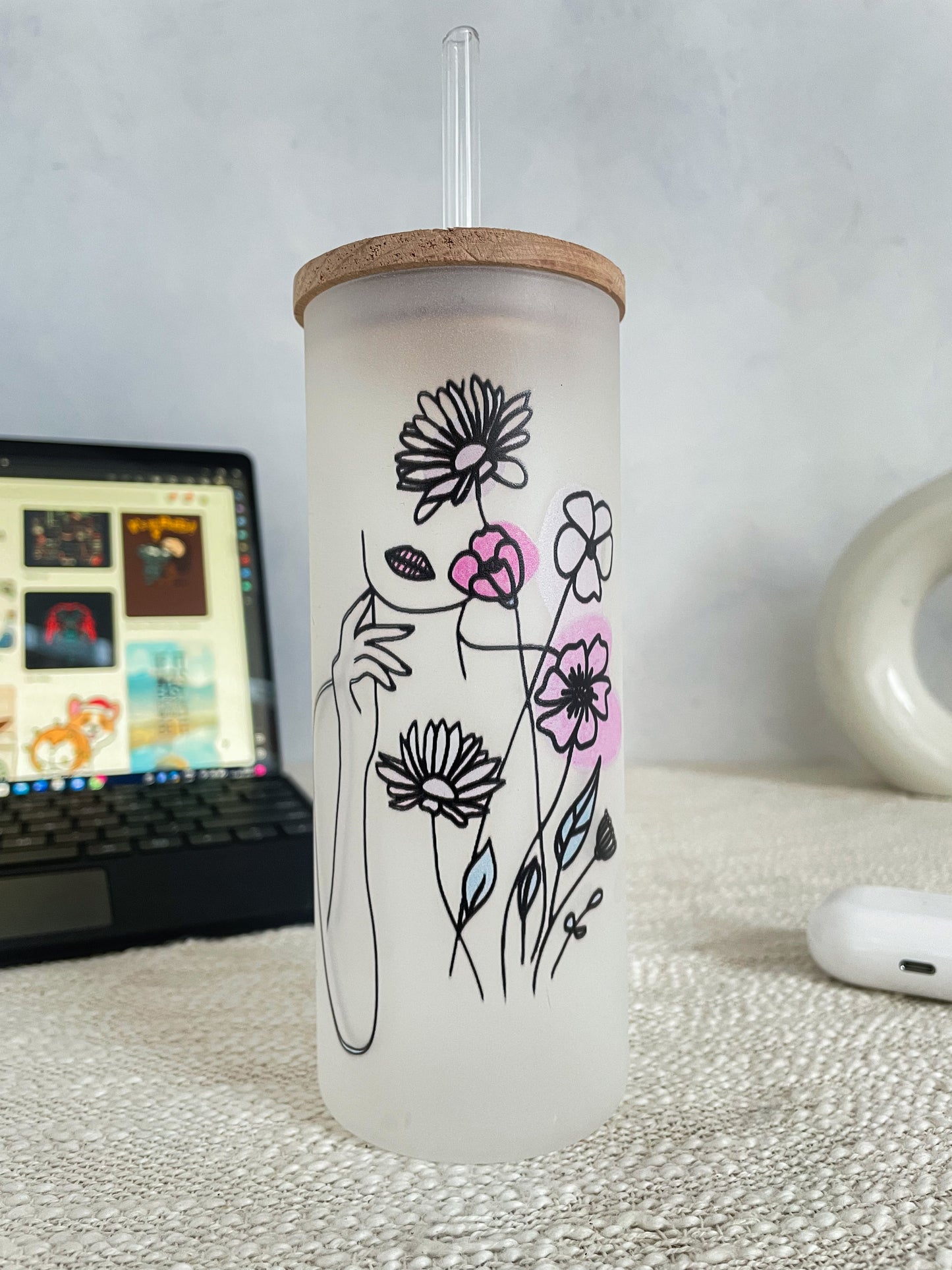 Frosted Grande Sipper 650ml| Minimalistic Lady Print| 20oz Tall Tumbler with Straw and Lid
