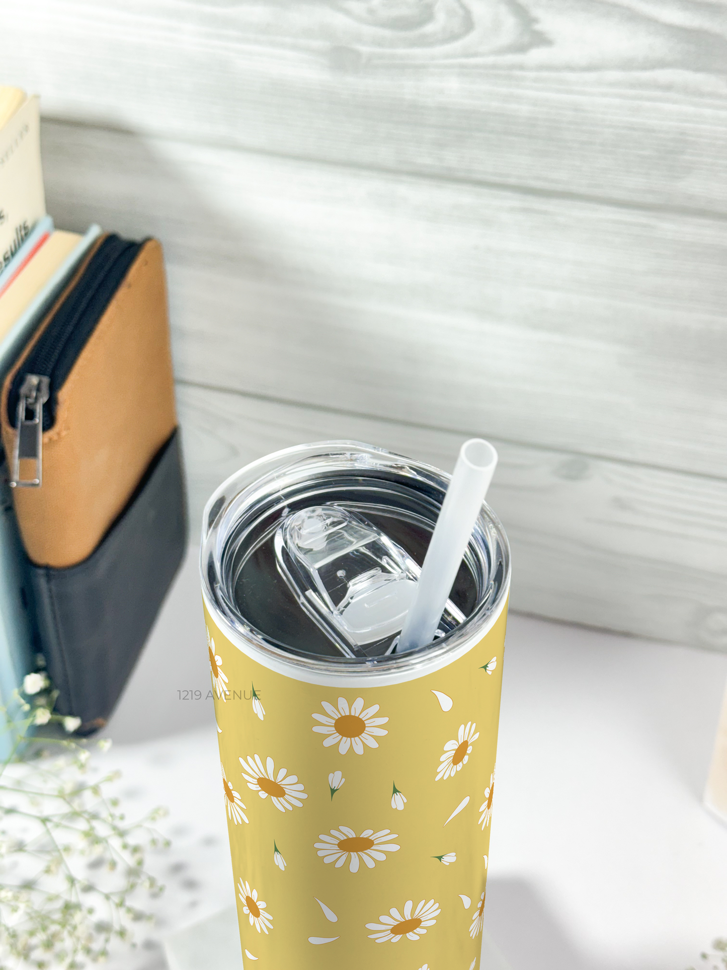 Colossal Tumbler 700ml with Silicon Straw | Meadow of Daisy Print| Double Walled Insulated Tumbler 7-8 hrs