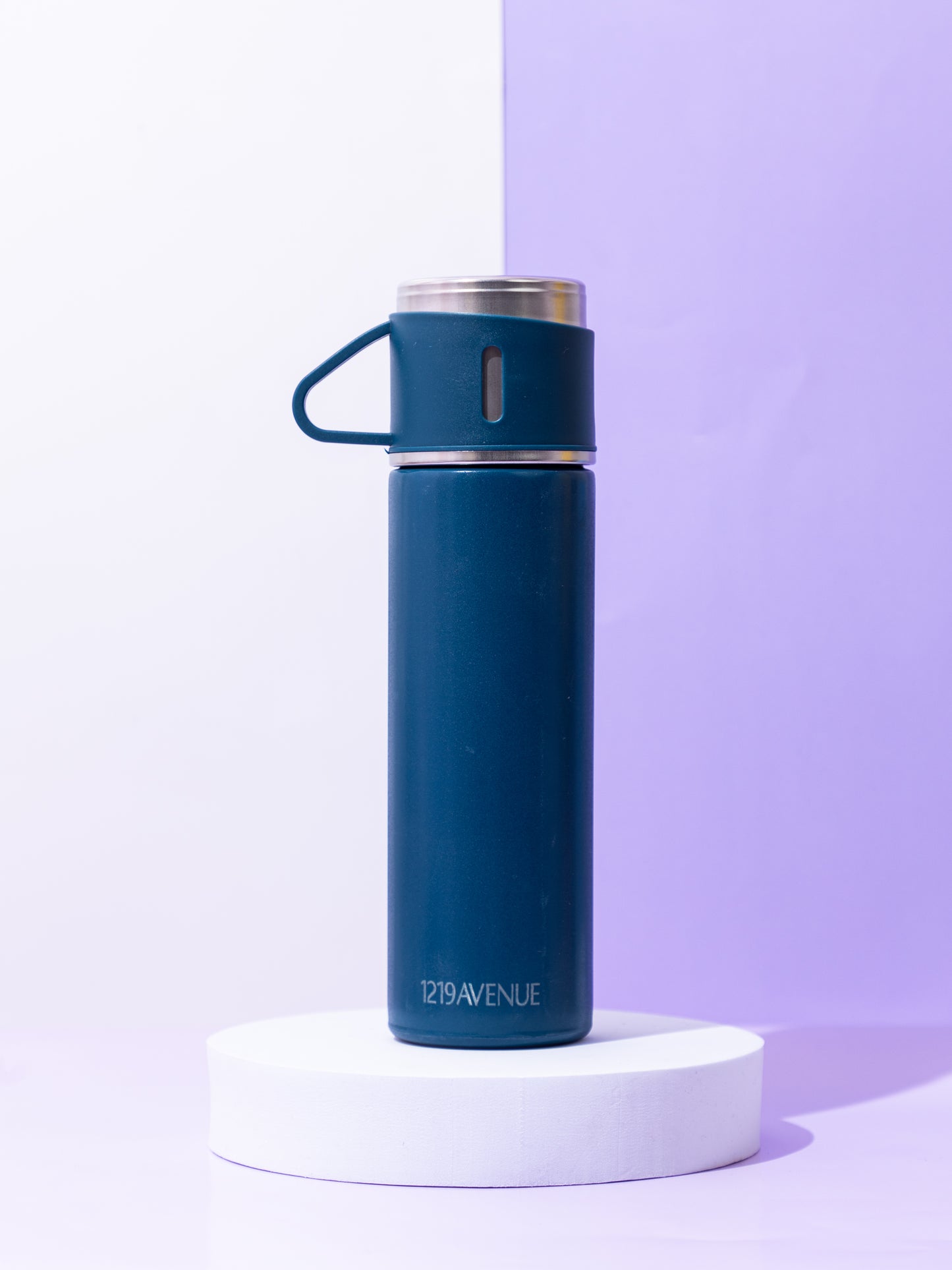 1219 Avenue Insulated Vacuum Flask with 3 cups 14hrs+ hot and Cold