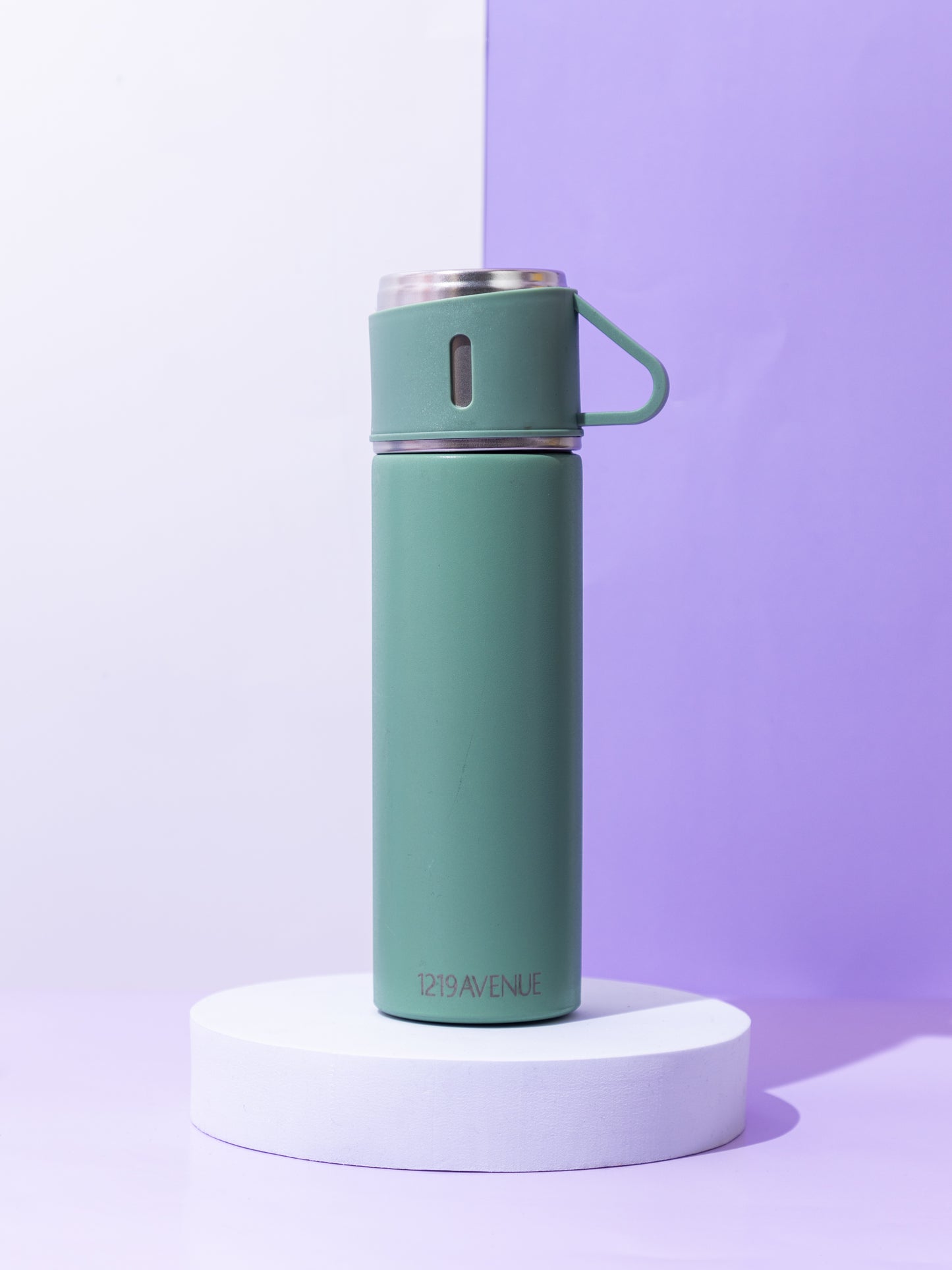 1219 Avenue Insulated Vacuum Flask with 3 cups 14hrs+ hot and Cold