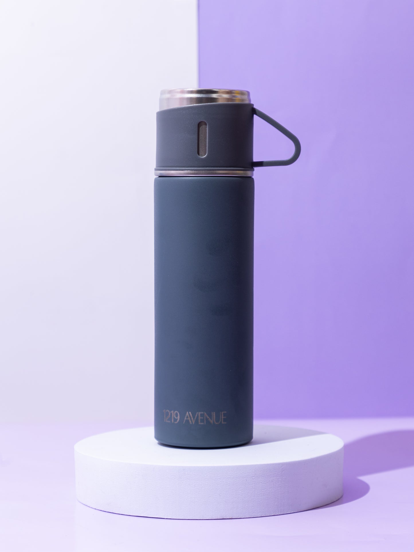 1219 Avenue Insulated Vacuum Flask with 3 cups 14hrs+ hot and Cold