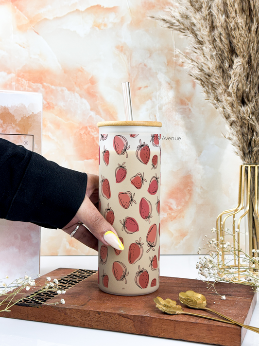 Frosted Grande Sipper 650ml| Fraise Charm Print| 20oz Tall Tumbler with Straw and Lid