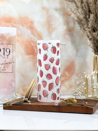 Frosted Grande Sipper 650ml| Fraise Charm Print| 20oz Tall Tumbler with Straw and Lid