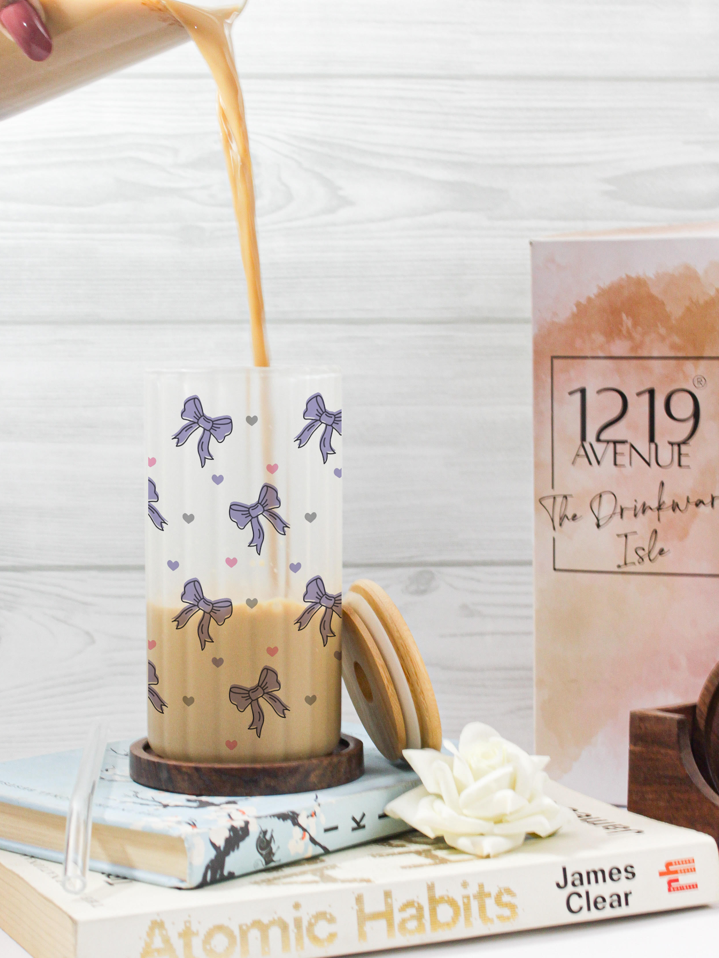 Frosted Ripple Taille Sipper 500ml| Lilac Bows Print | 18oz Ripple Frosted Glass Tumbler with lid and straw