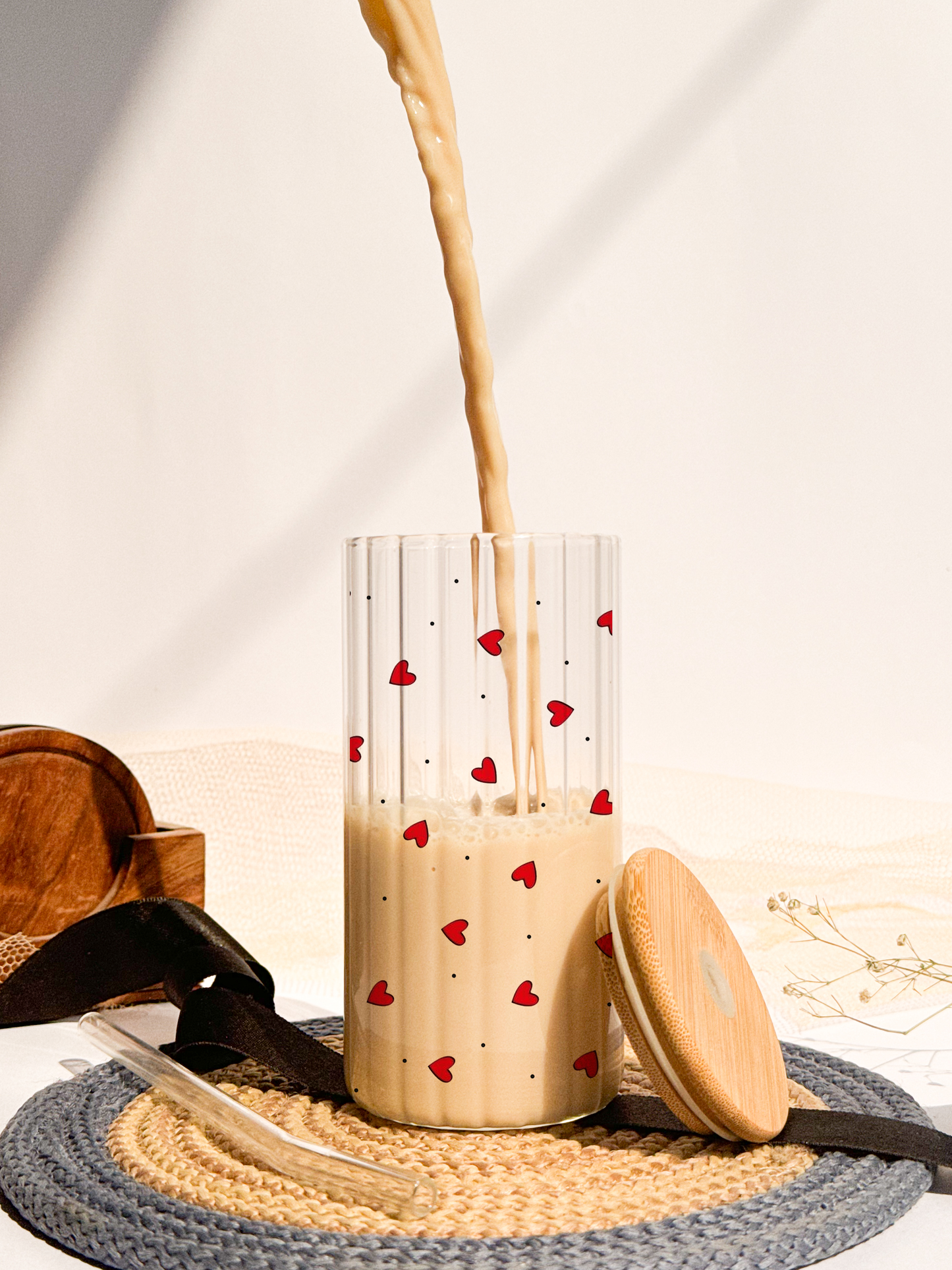 Ripple Taille Sipper 500ml| Petit Hearts All Over Print | 18oz Ripple Glass Tumbler with lid and straw