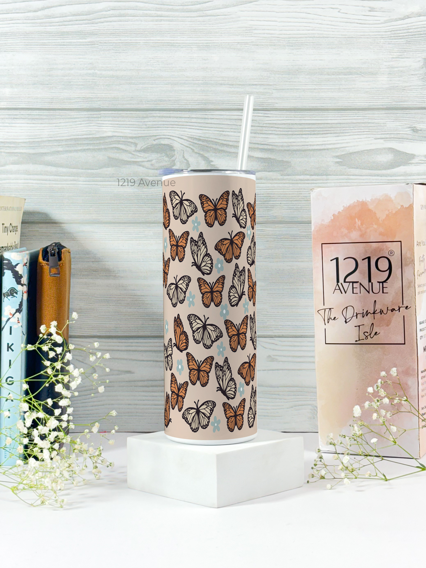 Colossal Tumbler 750ML with silicon straw| Chic Flutter Fantasy Print |Double Walled Insulated Tumbler