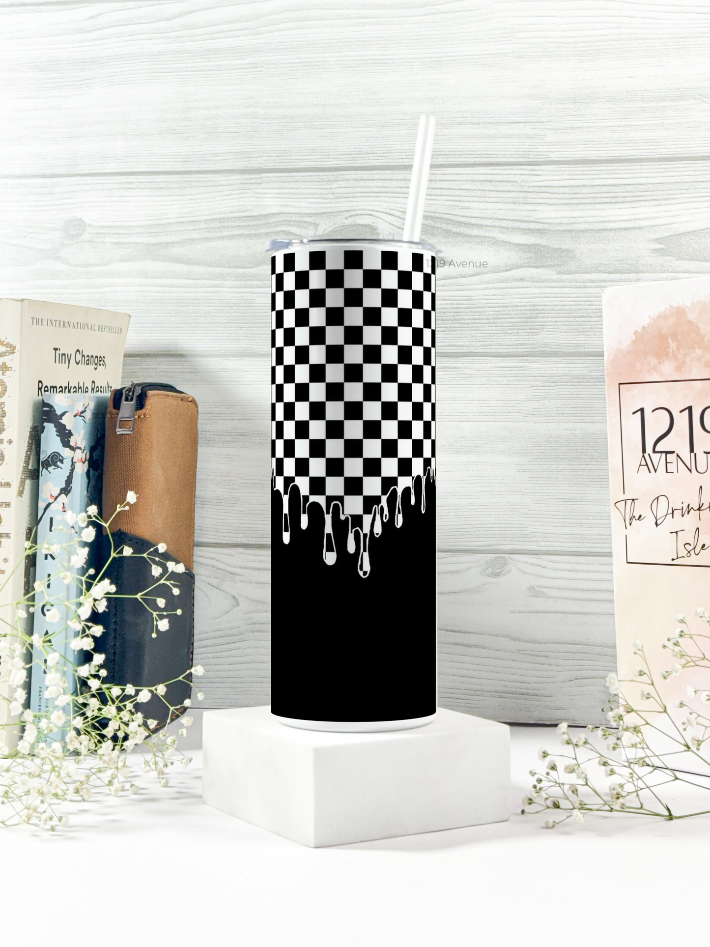 Colossal Tumbler 750ML with silicon straw| Dissolving Checks Print |Double Walled Insulated Tumbler