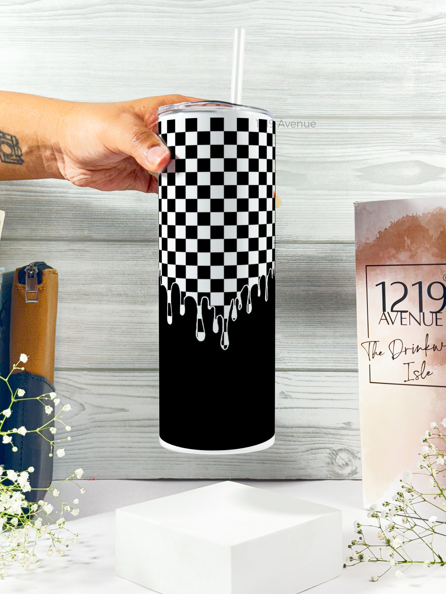 Colossal Tumbler 750ML with silicon straw| Dissolving Checks Print |Double Walled Insulated Tumbler