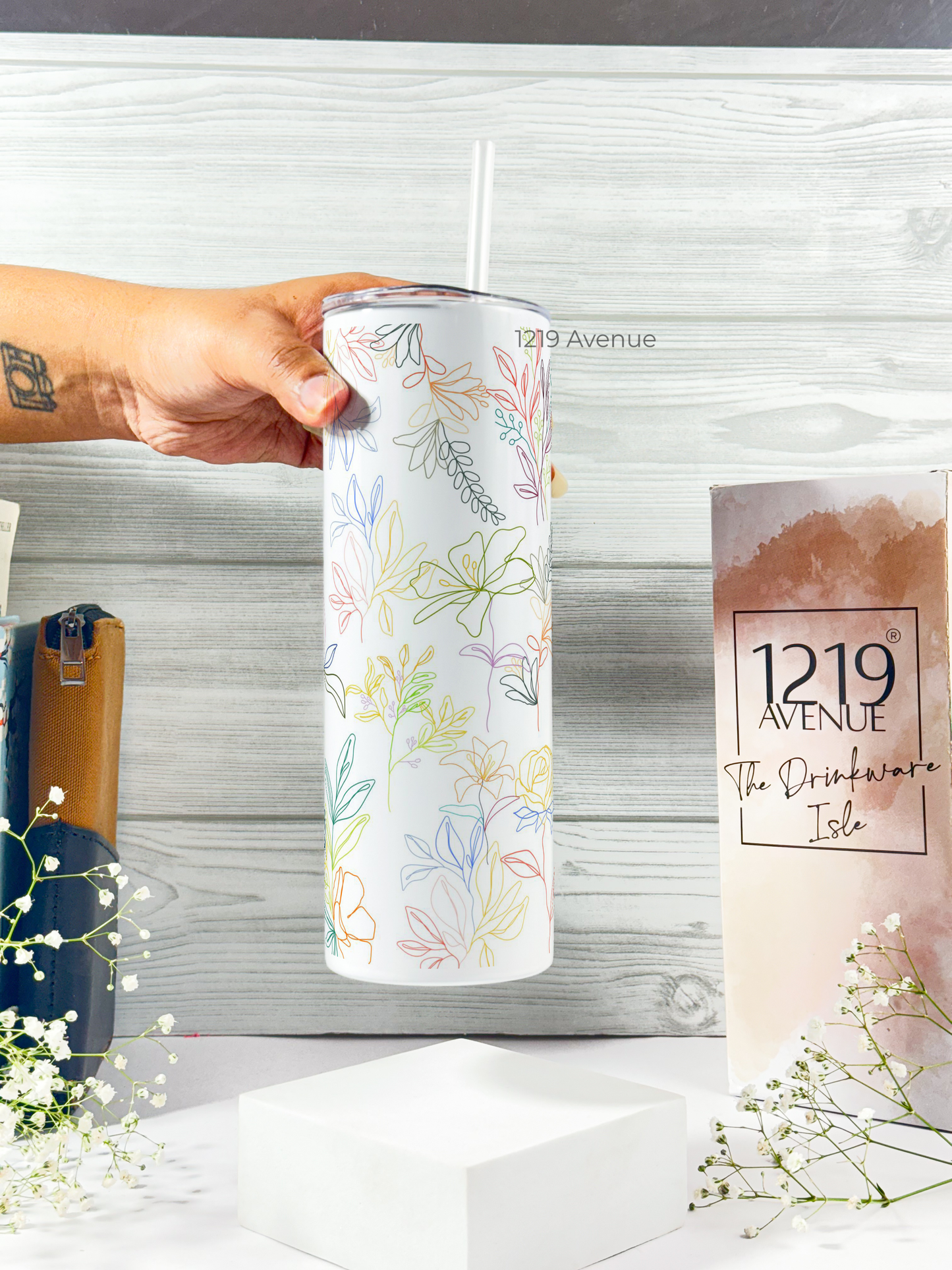 Colossal Tumbler 700ML with Silicon Straw| Floral Line Art Print |Double Walled Insulated Tumbler 7-8 hrs