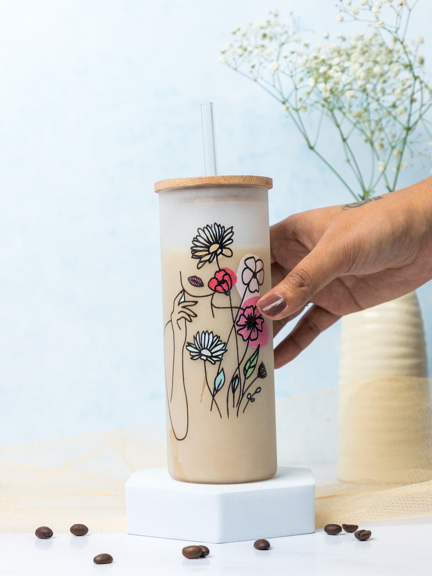 Frosted Grande Sipper 650ml| Minimalistic Lady Print| 20oz Tall Tumbler with Straw and Lid