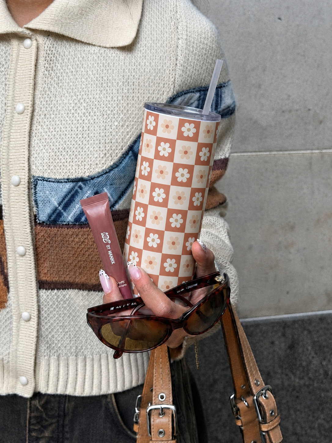 Colossal Tumbler 700ml with Straw | Daisy Dreamer All Over Print| Double Walled Insulated Tumbler 7-8 hrs 1219 Avenue