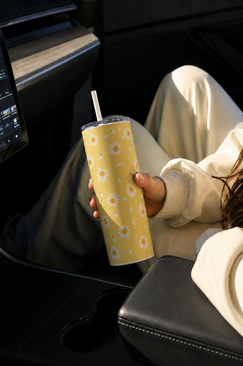 Colossal Tumbler 700ml with Straw | Meadow of Daisy Print| Double Walled Insulated Tumbler 7-8 hrs 1219 Avenue
