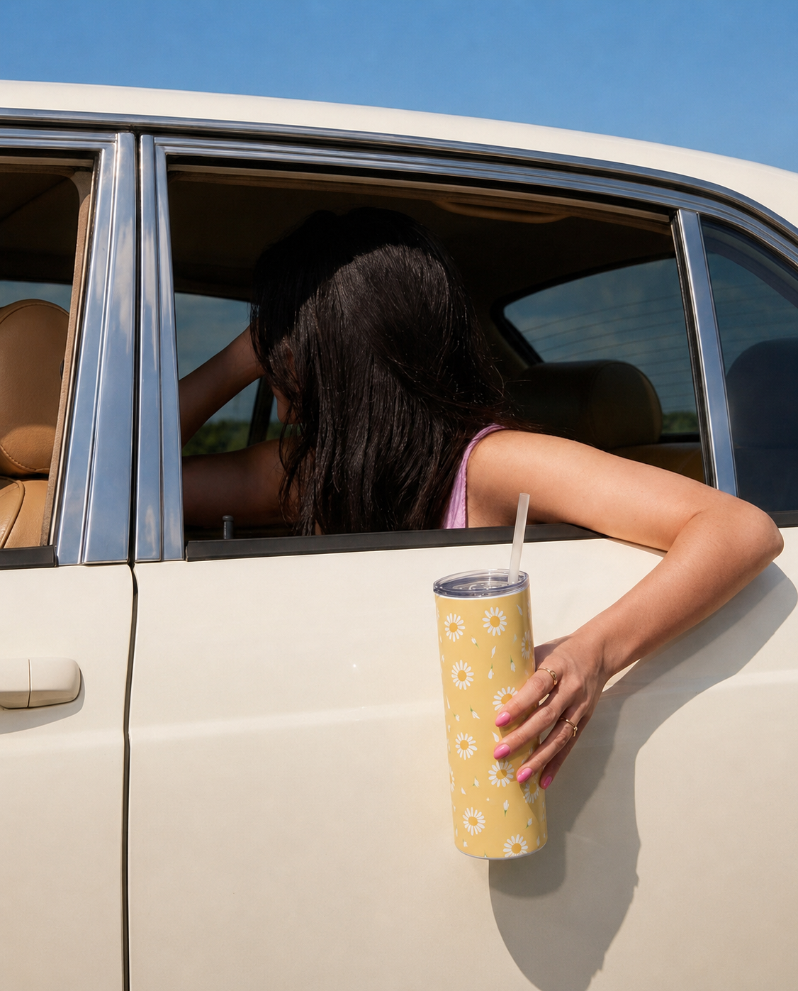Colossal Tumbler 700ml with Straw | Meadow of Daisy Print| Double Walled Insulated Tumbler 7-8 hrs 1219 Avenue