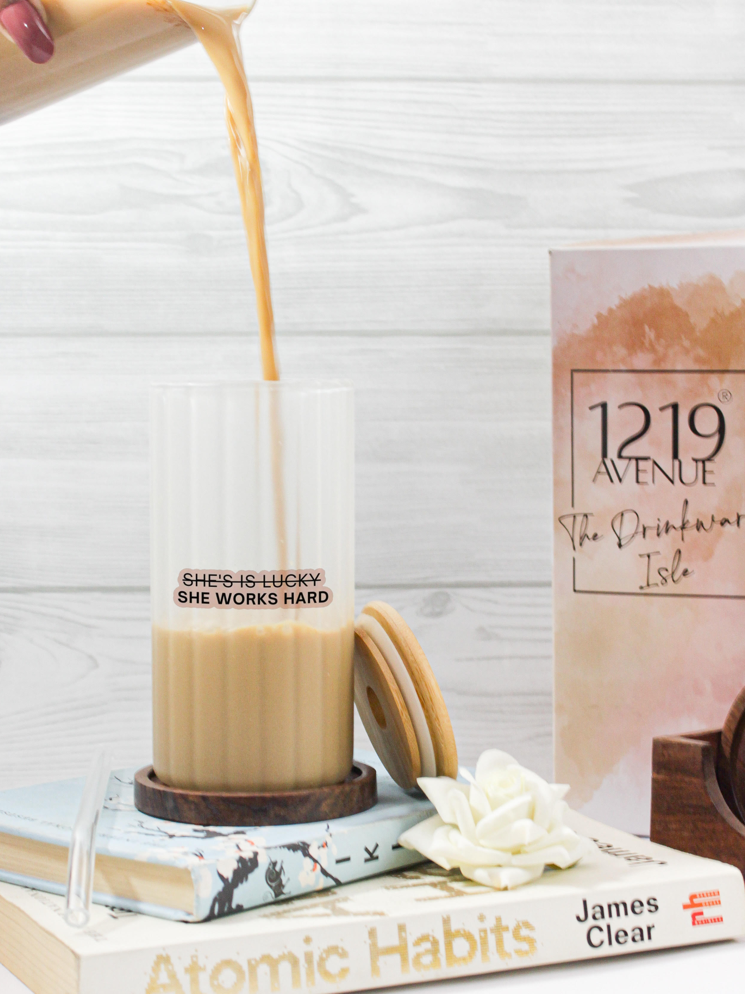 Frosted Ripple Taille Sipper 500ml| She Works Hard Print | 18oz Ripple Frosted Glass Tumbler with lid and straw 1219 Avenue India