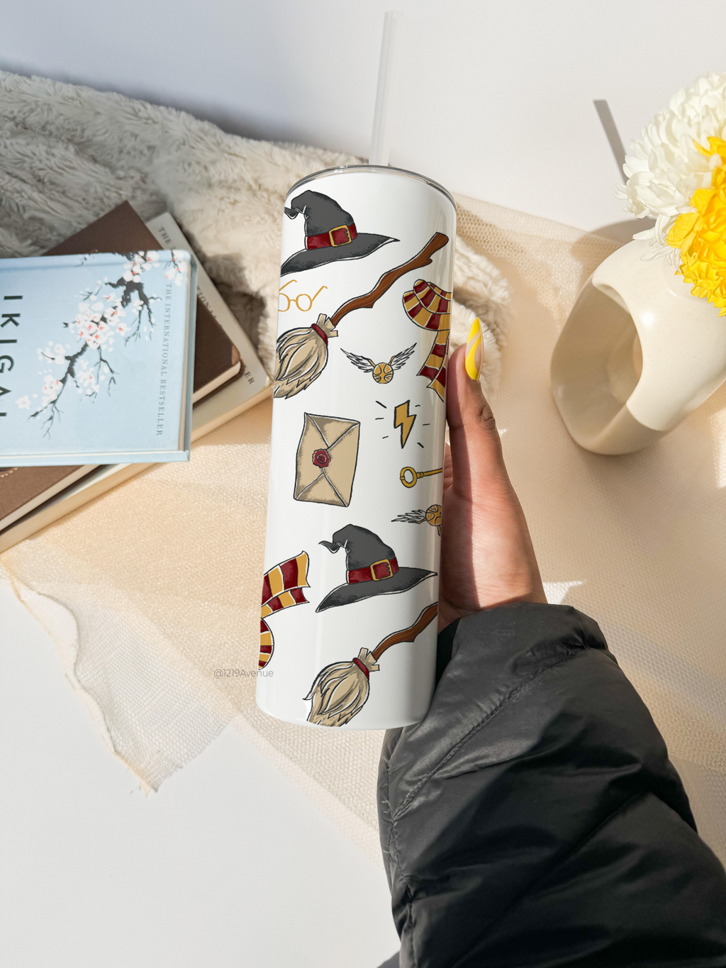 Colossal Tumbler 700ml with Straw | Cute H.P All Over Print| Double Walled Insulated Tumbler 7-8 hrs