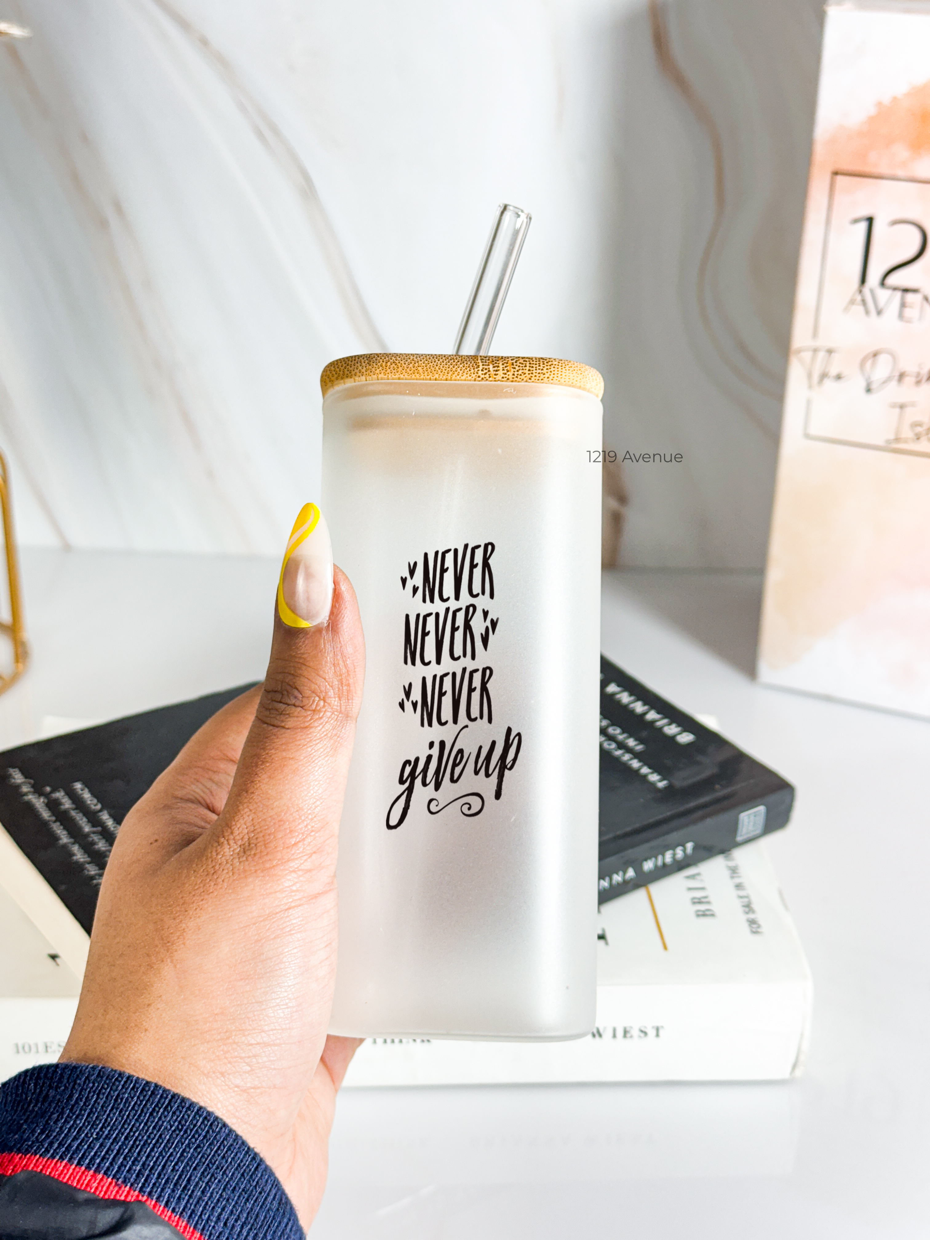 Squaro Sipper 450ml| Never Give Up Design| Permanent Prints| Coffee Glass Tumbler with straw and lid 1219 Avenue